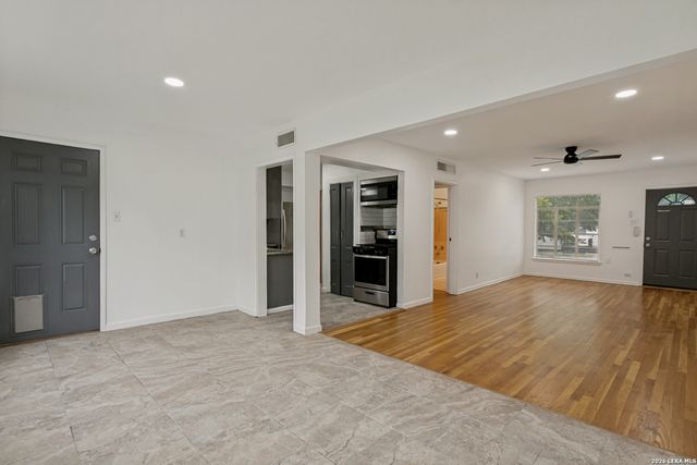 707 Sumner Dr, San Antonio, TX 78209