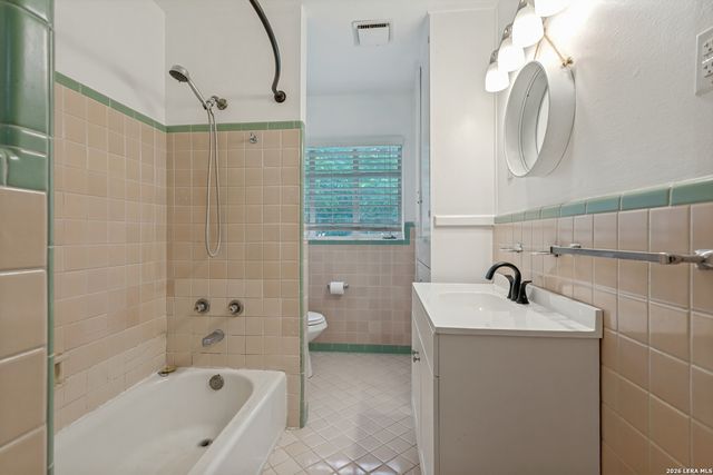 707 Sumner Dr, San Antonio, TX 78209
