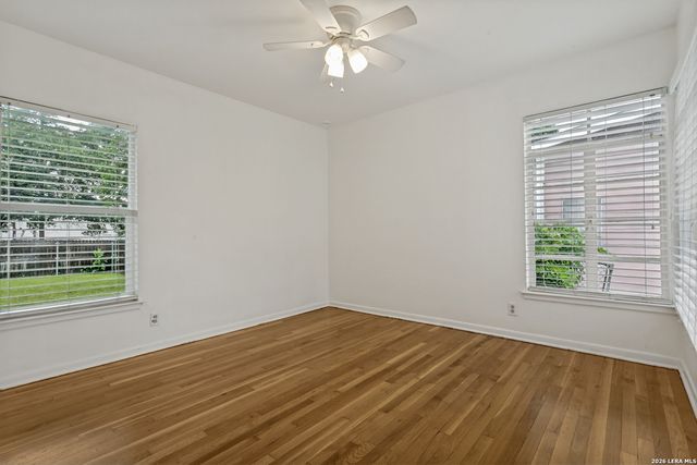 707 Sumner Dr, San Antonio, TX 78209