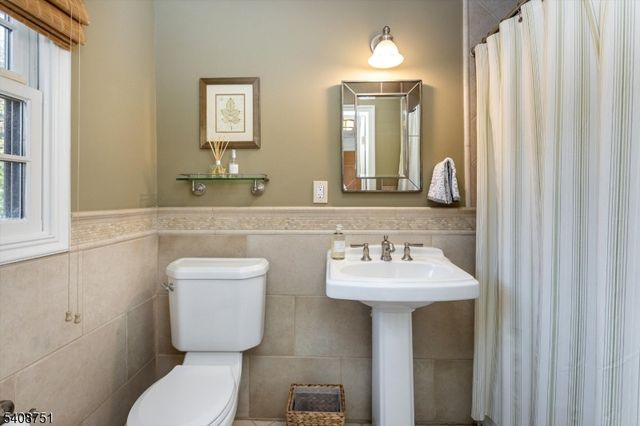 11 Valhalla Way, Verona Twp., NJ 07044