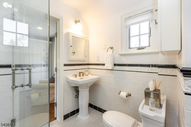 11 Valhalla Way, Verona Twp., NJ 07044