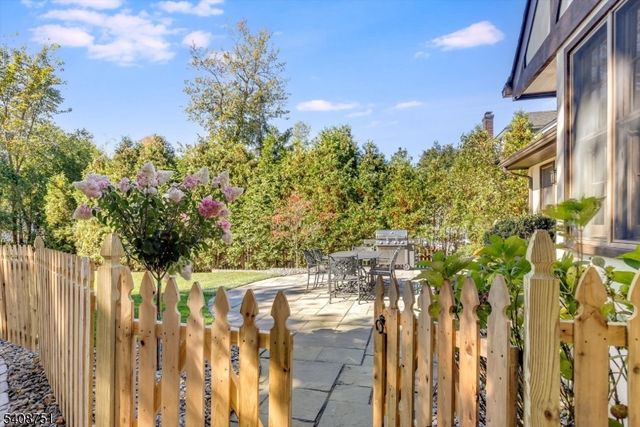 11 Valhalla Way, Verona Twp., NJ 07044