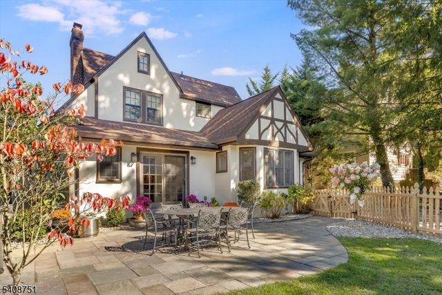 11 Valhalla Way, Verona Twp., NJ 07044