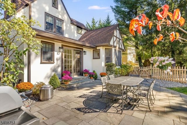 11 Valhalla Way, Verona Twp., NJ 07044