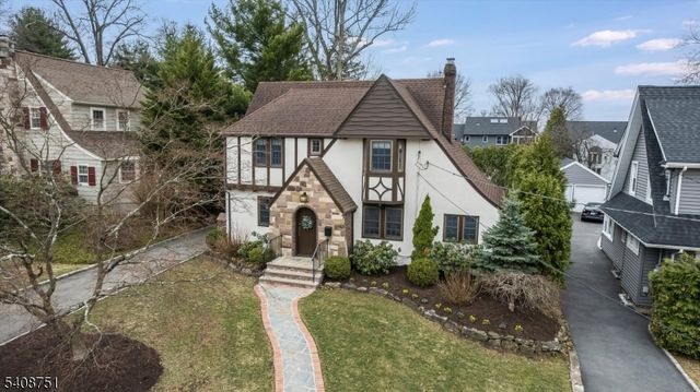 11 Valhalla Way, Verona Twp., NJ 07044