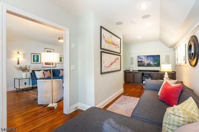 11 Valhalla Way, Verona Twp., NJ 07044