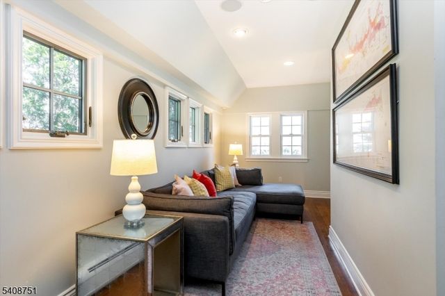 11 Valhalla Way, Verona Twp., NJ 07044