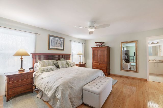 3918 Dundee Road, Northbrook, IL 60062