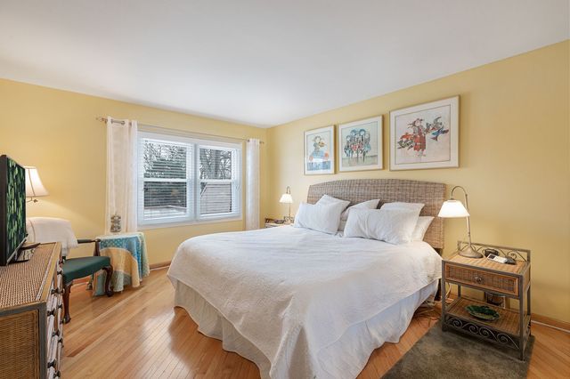 3918 Dundee Road, Northbrook, IL 60062