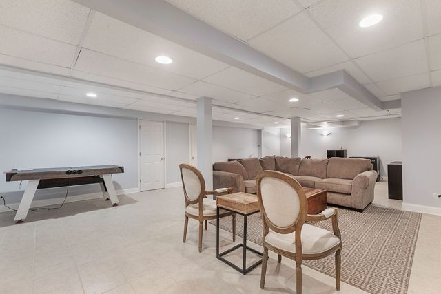 3918 Dundee Road, Northbrook, IL 60062