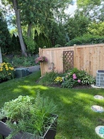 3918 Dundee Road, Northbrook, IL 60062