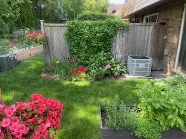 3918 Dundee Road, Northbrook, IL 60062