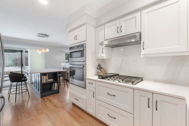 3918 Dundee Road, Northbrook, IL 60062