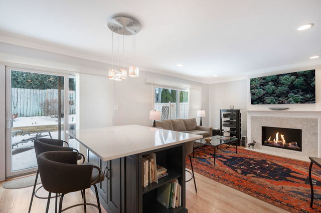 3918 Dundee Road, Northbrook, IL 60062