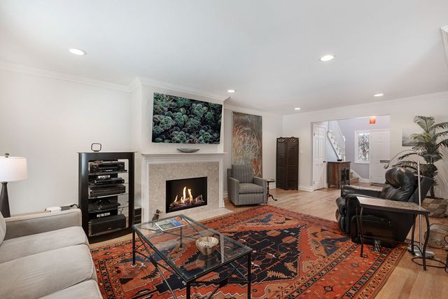 3918 Dundee Road, Northbrook, IL 60062