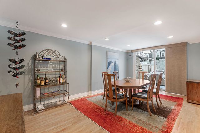 3918 Dundee Road, Northbrook, IL 60062