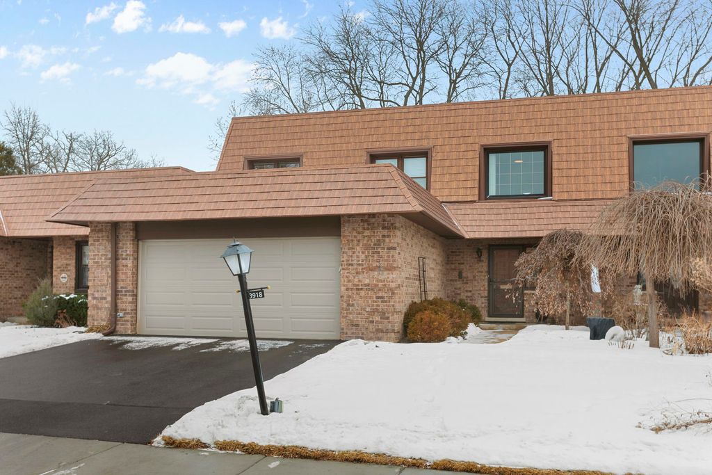 3918 Dundee Road, Northbrook, IL 60062