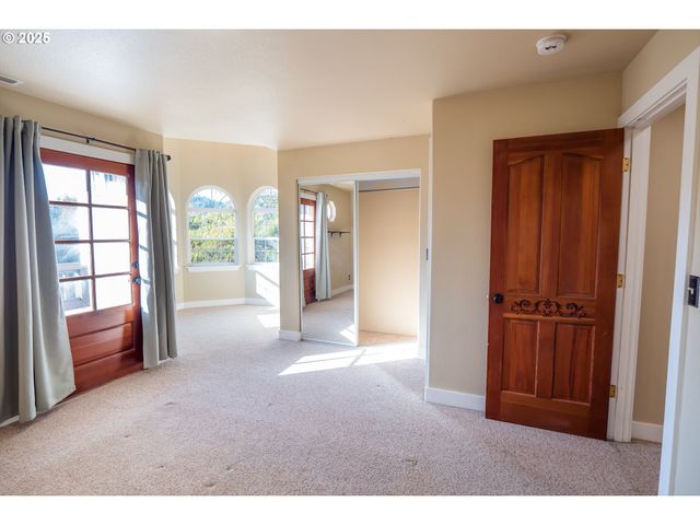 86104 SELLS VIEW Ln, Eugene, OR 97402