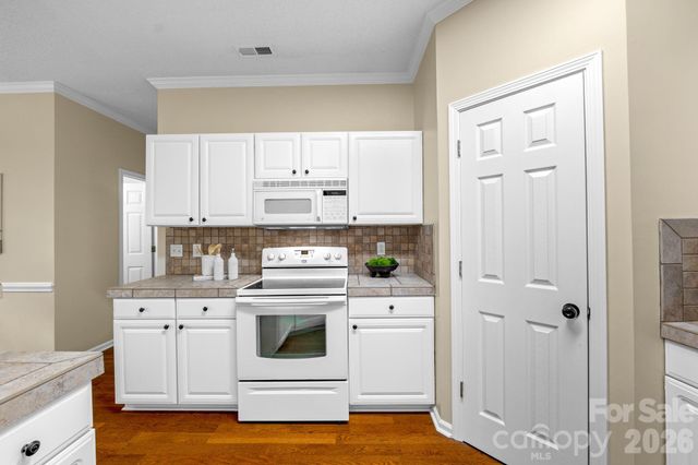 8501 Tonawanda Drive, Charlotte, NC 28277