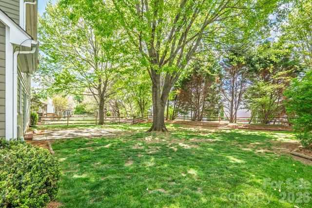 8501 Tonawanda Drive, Charlotte, NC 28277