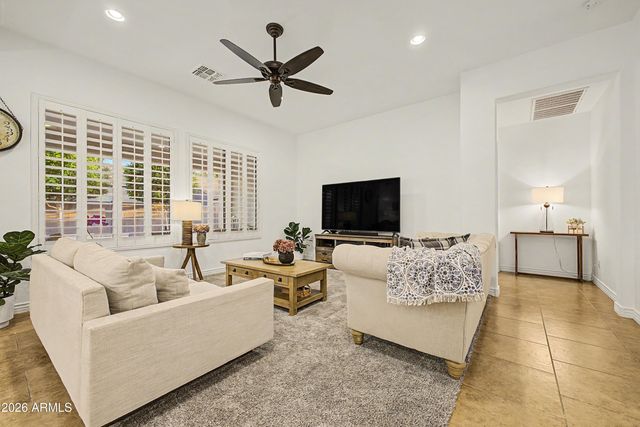 3853 E COMSTOCK Drive, Gilbert, AZ 85296