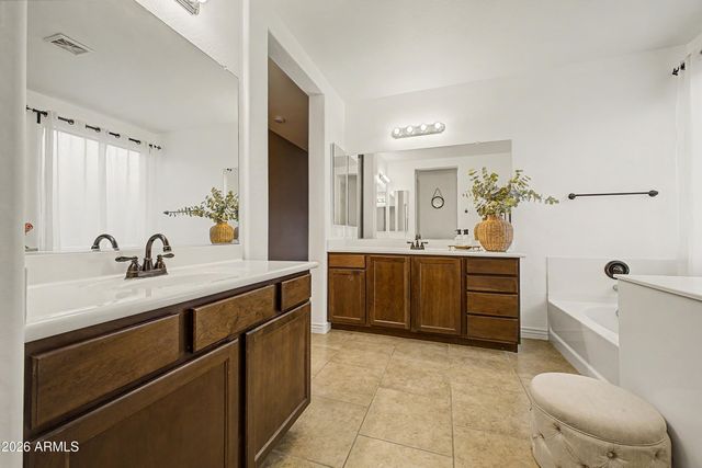 3853 E COMSTOCK Drive, Gilbert, AZ 85296