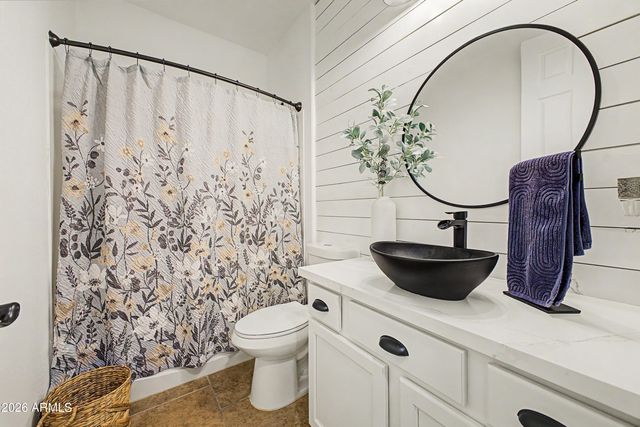 3853 E COMSTOCK Drive, Gilbert, AZ 85296