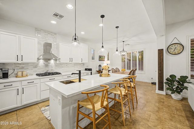 3853 E COMSTOCK Drive, Gilbert, AZ 85296