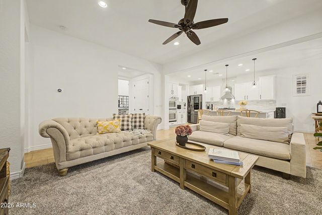 3853 E COMSTOCK Drive, Gilbert, AZ 85296