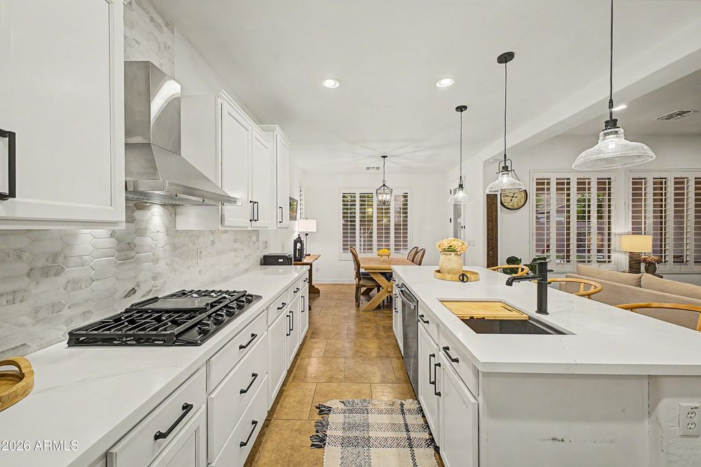 3853 E COMSTOCK Drive, Gilbert, AZ 85296