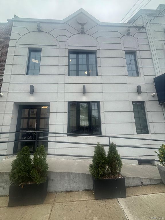 135-31 Kew Gardens Road, Kew Garden Hills, NY 11418