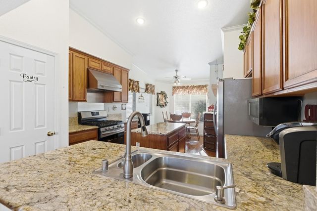 2421 Martin Anthony Ct, Tracy, CA 95377