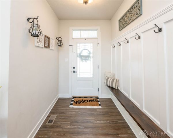 1112 Red Maple Drive, Troy, OH 45373