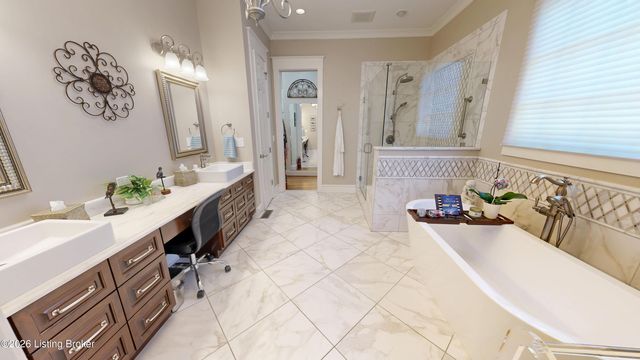 10602 Kings Crown Dr, Prospect, KY 40059