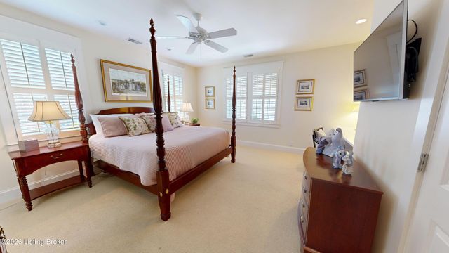10602 Kings Crown Dr, Prospect, KY 40059