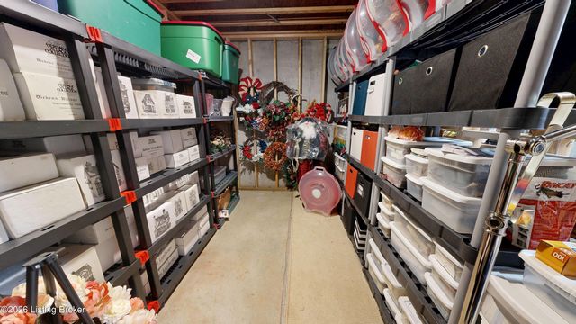 10602 Kings Crown Dr, Prospect, KY 40059