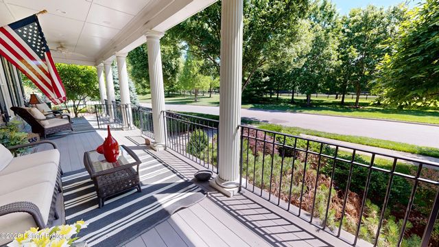 10602 Kings Crown Dr, Prospect, KY 40059