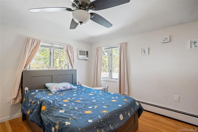 14 Greenway Circle N, Syosset, NY 11791