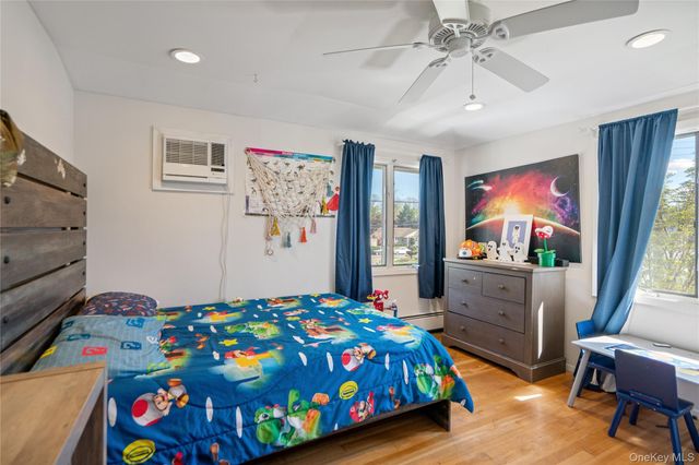 14 Greenway Circle N, Syosset, NY 11791