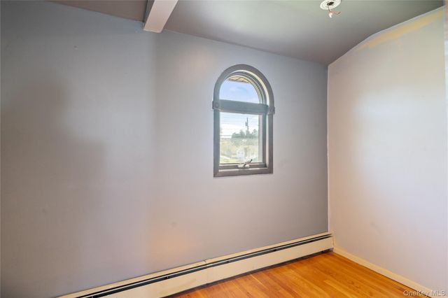 14 Greenway Circle N, Syosset, NY 11791