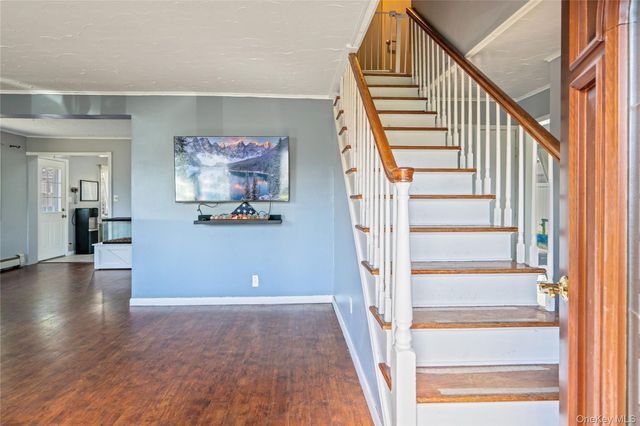 14 Greenway Circle N, Syosset, NY 11791