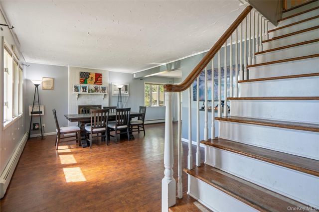 14 Greenway Circle N, Syosset, NY 11791