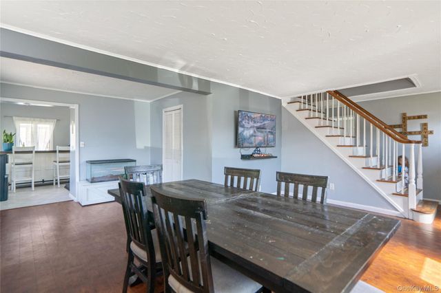 14 Greenway Circle N, Syosset, NY 11791