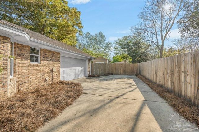 2625 Semoran Dr, Pensacola, FL 32503