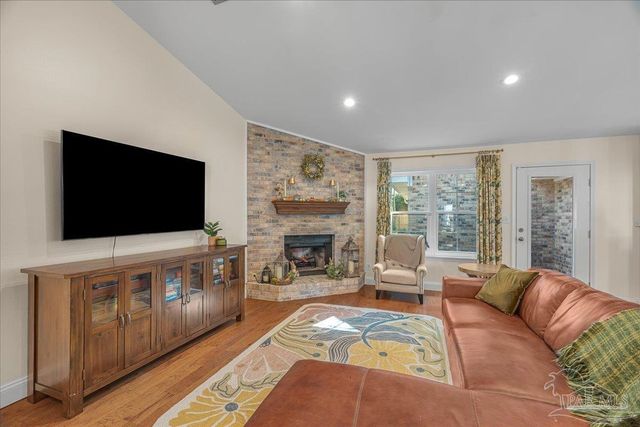 2625 Semoran Dr, Pensacola, FL 32503