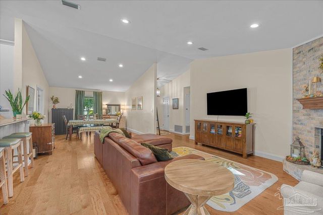 2625 Semoran Dr, Pensacola, FL 32503