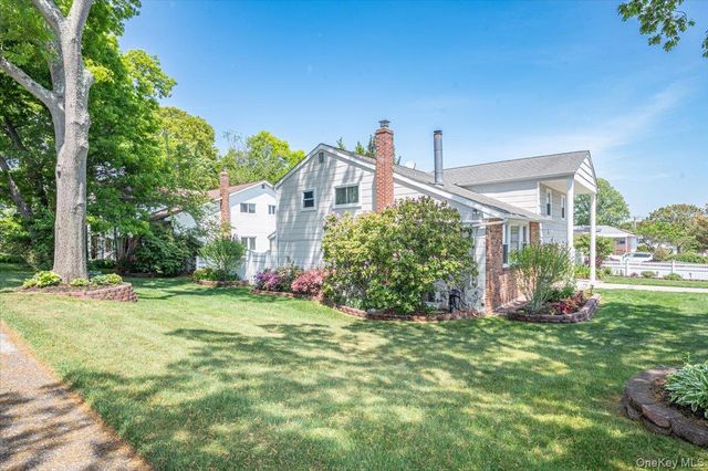 5 Spruceton Street, Selden, NY 11784