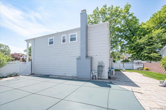 5 Spruceton Street, Selden, NY 11784