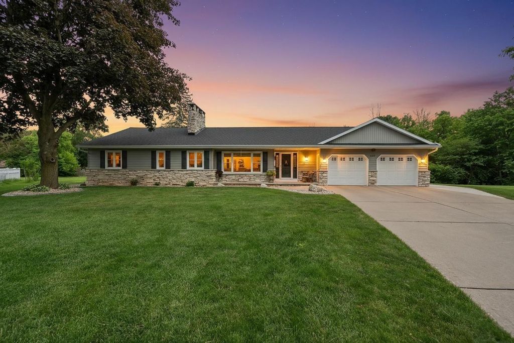 2687 VISSERS COURT, Green Bay, WI 54313