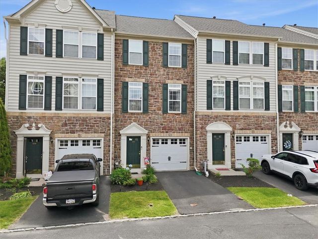 1648 Oakridge Lane, Hellertown Boro, PA 18055